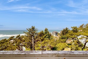 Property grounds - Oceanview, Dog-Friendly Studio with Awesome Views & Easy Beach Access (Lincoln City)