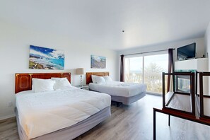 WiFi, bed sheets - Oceanview, Dog-Friendly Studio with Awesome Views & Easy Beach Access (Lincoln City)