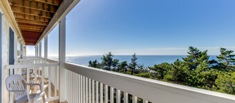 Dog Friendly Condo with Ocean Views Easy Beach Access and Free WiFi