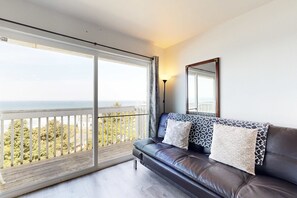 Televisión y chimenea