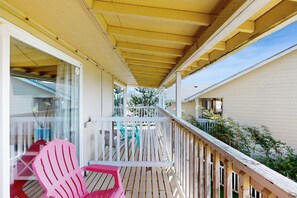 Property grounds - Dog-Friendly Studio Condo with Ocean Views & Nearby Beach Access (Lincoln City)