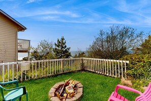 Property grounds - Oceanview Condo Dog Friendly Close to Beach and Everthing in Town (Lincoln City)