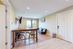 Interior - Oceanview Condo Dog Friendly Close to Beach and Everthing in Town (Lincoln City)