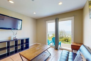 TV - Oceanview Condo Dog Friendly Close to Beach and Everthing in Town (Lincoln City)