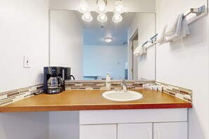 Interior - Upper-Level Studio with Sweeping Ocean Views - Dog-Friendly (Lincoln City)