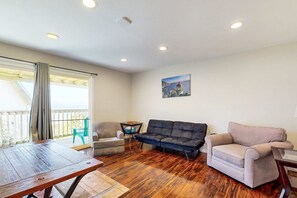 Een televisie en een kantoor