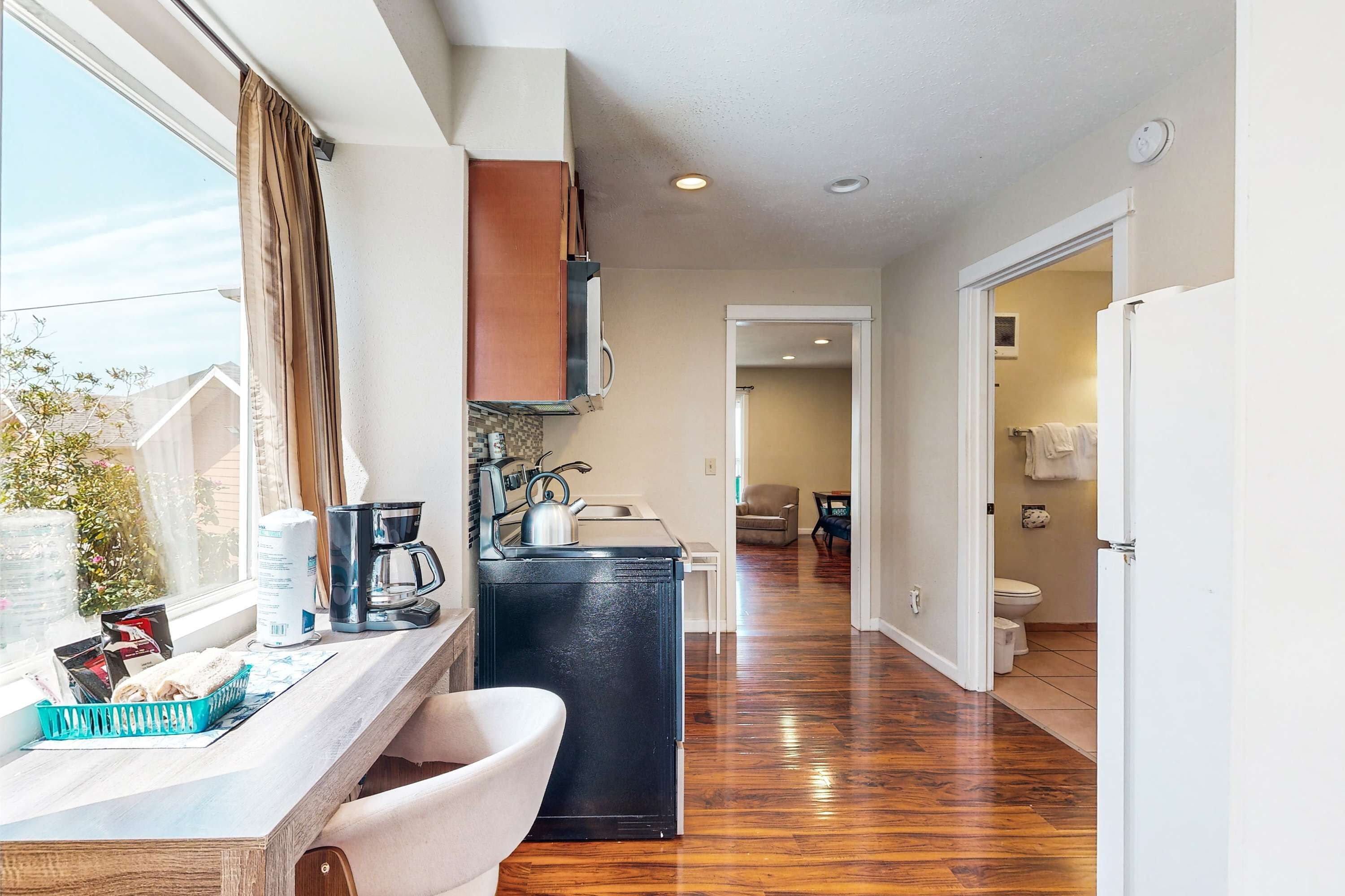 Køleskab, mikrobølgeovn, ovn, kogeplade