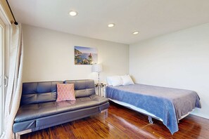 WiFi, bed sheets - Affordable Dog Friendly Studio Ocean Views and Nearby Beach Access (Lincoln City)