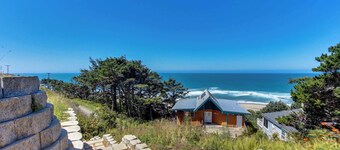 Lovely Oceanview Condo Close to the Beach Dogs Welcome