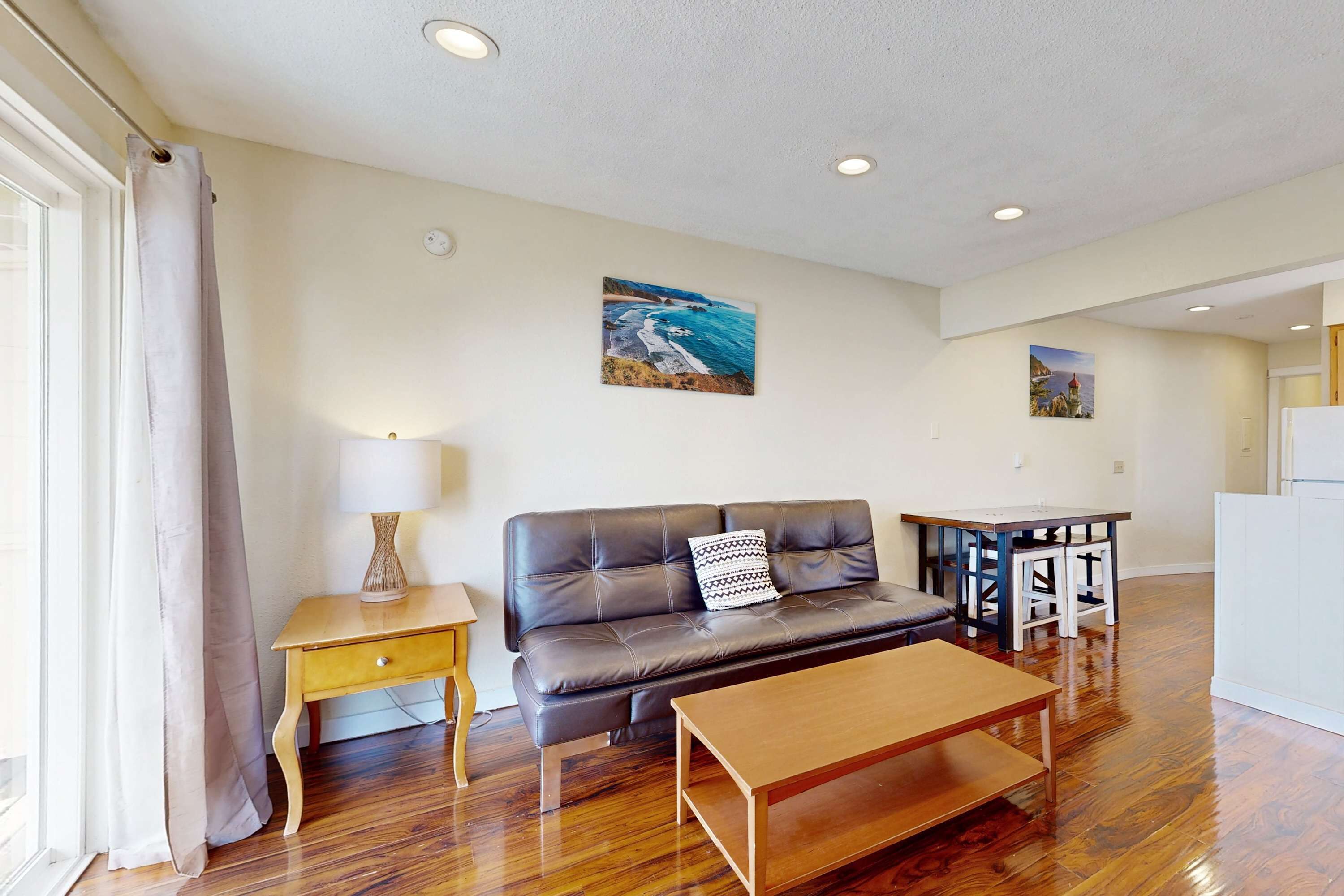 TV, lareira, escritórios