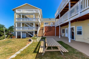 Terrace/patio - Oceanview Condo with Full Kitchen Balcony Beach Access Nearby (Lincoln City)