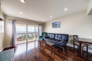 TV, fireplace - Oceanview Condo with Full Kitchen Balcony Beach Access Nearby (Lincoln City)