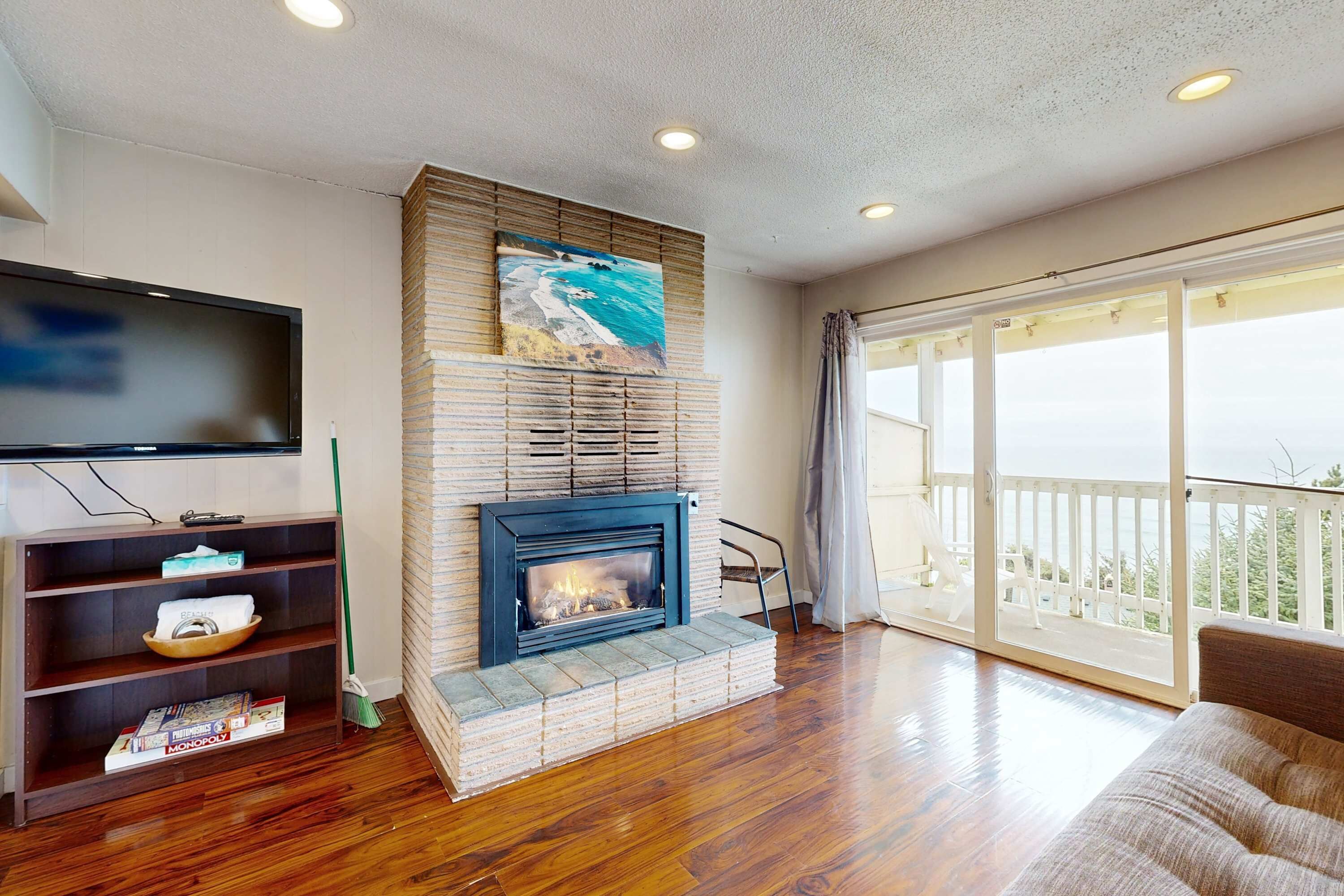 TV, fireplace, offices