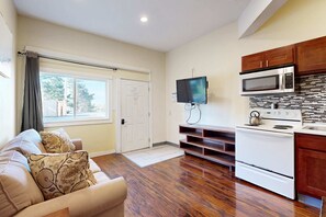 Coffee/tea maker, fridge, microwave, oven - Great for Big Groups Three Dog Friendly Condos Lovely Views Walk to Beach (Lincoln City)
