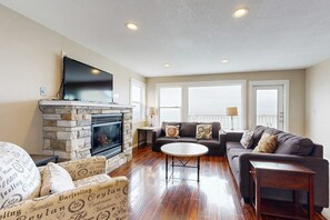 TV, fireplace - Newly Remodeled Condo with Marvelous Ocean Views Nearby Beach Access Dogs OK (Lincoln City)
