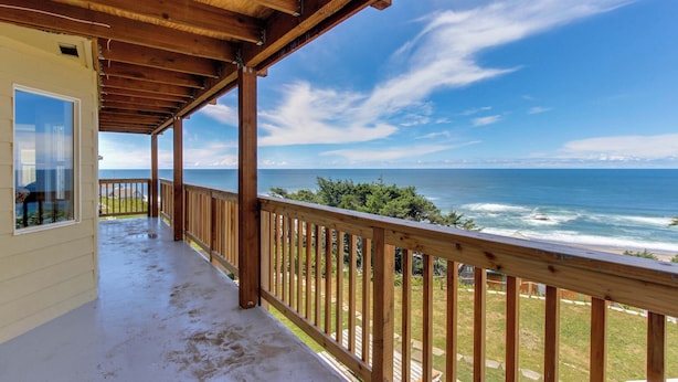 A wooden balcony with a view of the ocean. - Luxurious and Spacious Renovated Condo with Gorgeous Ocean Views Dogs OK (Lincoln City)