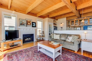 TV, fireplace, DVD player, offices - Pristine Home with Stunning Views Short Walk to Beach Right in Town (Lincoln City)