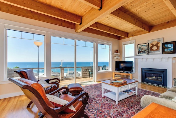 TV, fireplace, DVD player, offices - Pristine Home with Stunning Views Short Walk to Beach Right in Town (Lincoln City)
