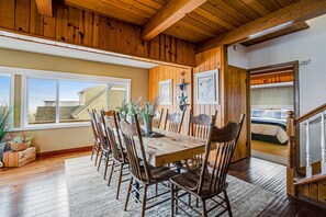 Dining - Spacious Home with Two Large Decks and Ocean View Great for Groups (Lincoln City)
