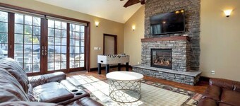 Spacious 4BR Close to Bolton Landing & LG Village with Great Entertaining Area