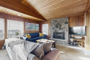TV, fireplace, DVD player