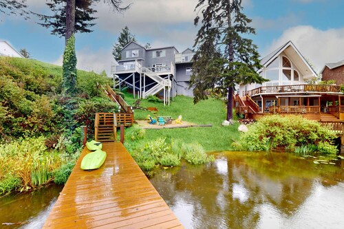 Lakefront townhome with electric grill firepit ping pong table and shared dock