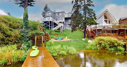 Lakefront townhome with electric grill firepit ping pong table and shared dock