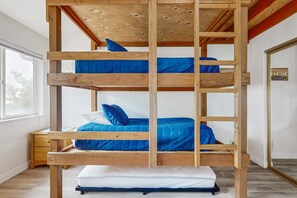 3 bedrooms, WiFi, bed sheets