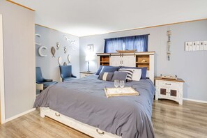 2 bedrooms, desk, iron/ironing board, WiFi - Ocean view home with game room steps from the beach dogs OK (Lincoln City)