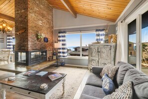 TV, fireplace, video games, DVD player - Ocean view home with game room steps from the beach dogs OK (Lincoln City)