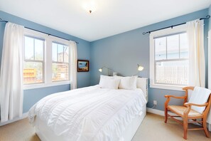 3 bedrooms, desk, iron/ironing board, WiFi