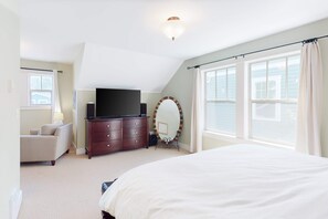3 bedrooms, desk, iron/ironing board, WiFi