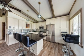 Fridge, microwave, oven, stovetop - Snazzy home near the beach with private hot tub patio and grill (Lincoln City)