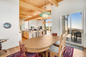 Dining - New home with unparalleled ocean views and private hot tub dogs welcome (Lincoln City)