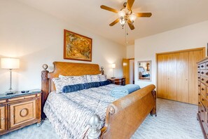 3 chambres, fer et planche à repasser, Wi-Fi, draps fournis