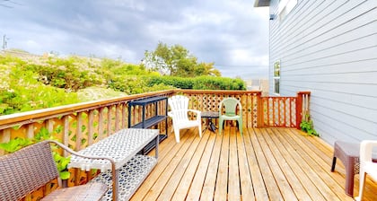 Comfy beach home with ocean views free WiFi private washer dryer and deck
