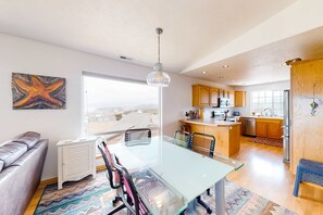 Dining - Comfy beach home with ocean views free WiFi private washer dryer and deck (Lincoln City)