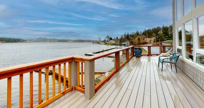 Lakefront Family Friendly Home with a Private Hot Tub Game Room and Dock
