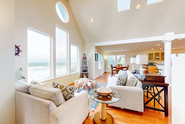TV, fireplace, table football, stereo - Dog friendly home with beautiful ocean view game room and easy beach access (Lincoln City)