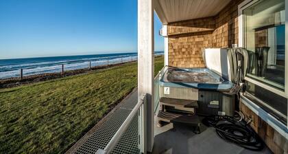 Oceanfront condo with private hot tub ocean views and high speed WiFi