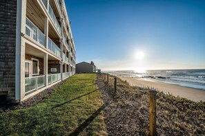 På stranden