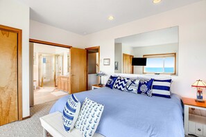 3 bedrooms, iron/ironing board, WiFi, bed sheets - Limited Time Deals Coastal Hideaway with Ocean Views and Spacious Deck (Lincoln City)