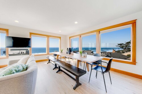 Dog Friendly Coastal Retreat with Ocean Views