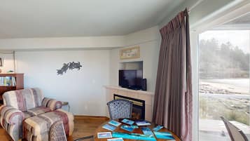 TV, fireplace, DVD player, offices