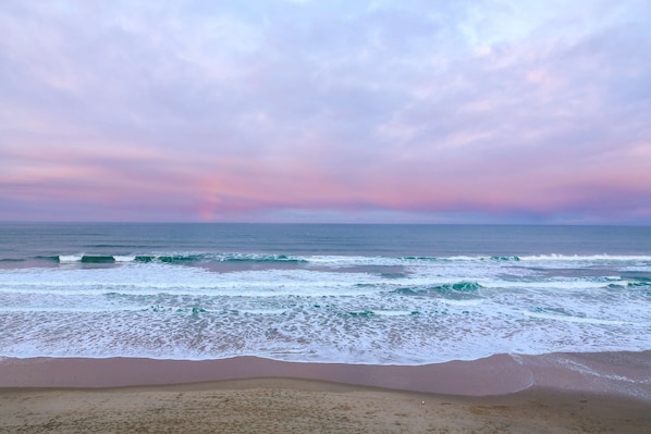 Beach - Historic Taft District condo with dazzling bay views, fireplace & washer/dryer (Lincoln City)