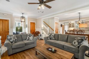 TV, fireplace, offices - Dog Friendly Beach House with Free WiFi a Furnished Deck Hot Tub and Grill (Lincoln City)