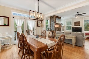 TV, fireplace, offices - Dog Friendly Beach House with Free WiFi a Furnished Deck Hot Tub and Grill (Lincoln City)