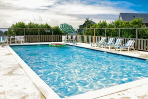 Pool - Ocean view home with private hot tub fireplaces balcony beach and pool access (Lincoln City)