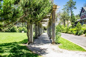 Property grounds - Ocean view home with private hot tub fireplaces balcony beach and pool access (Lincoln City)