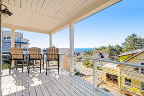 Terrace/patio - Coastal Oasis Near the Beach and Town with Private Hot Tub Fast WiFi and Ocean Views (Lincoln City)
